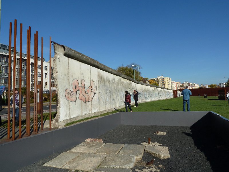 P1080916.JPG - Bernauer Strasse, Berlin Wall Memorial