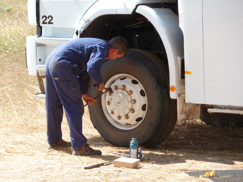 P1050372.JPG - Changing the tyre