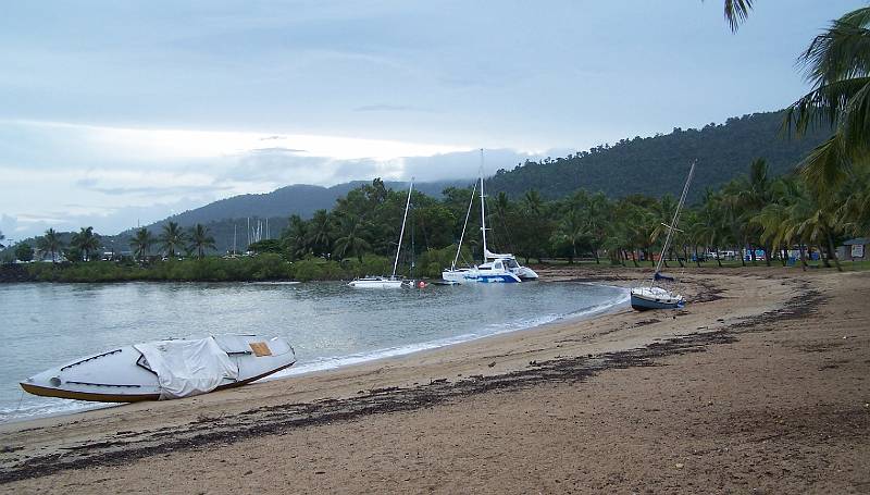 100_1213.jpg - Airlie Beach - damaged boats