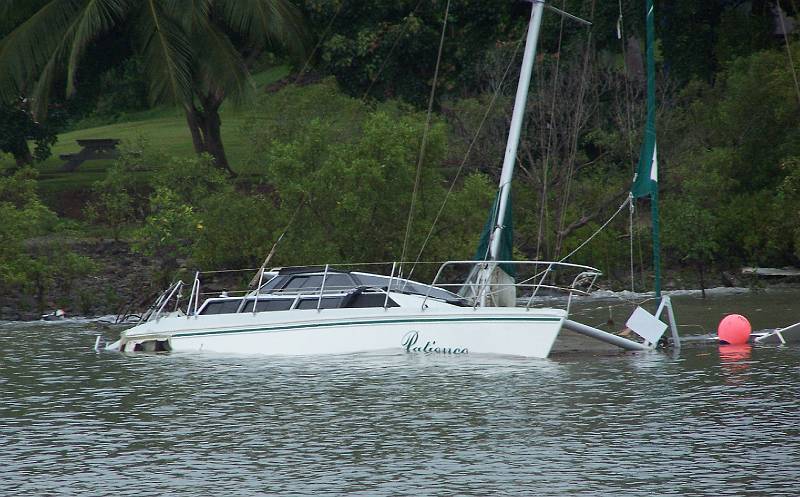 100_1214.jpg - Airlie Beach - damaged boats