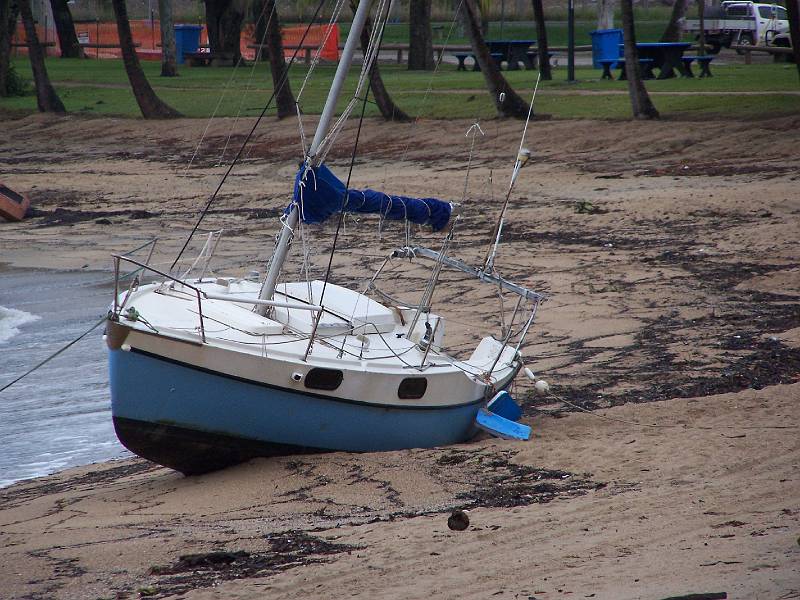 100_1216.jpg - Airlie Beach - damaged boats