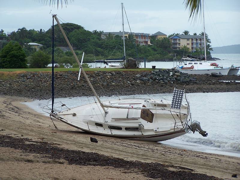 100_1219.jpg - Airlie Beach - damaged boats