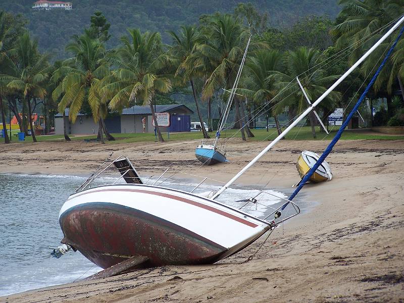 100_1221.jpg - Airlie Beach - damaged boats