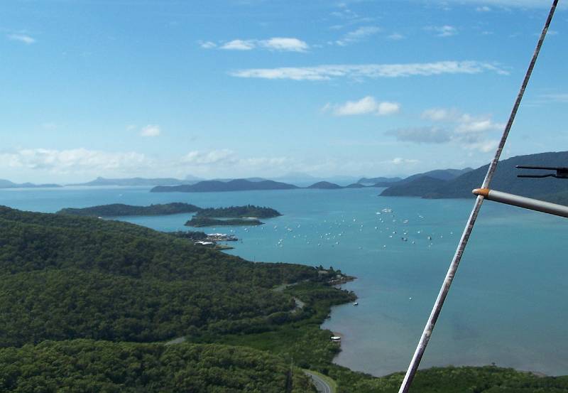 100_1426.jpg - Shute Harbour on left, with Whitsunday Islands in background