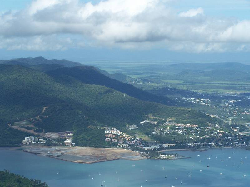 100_1432.jpg - Airlie Beach, with new marina construction in foreground