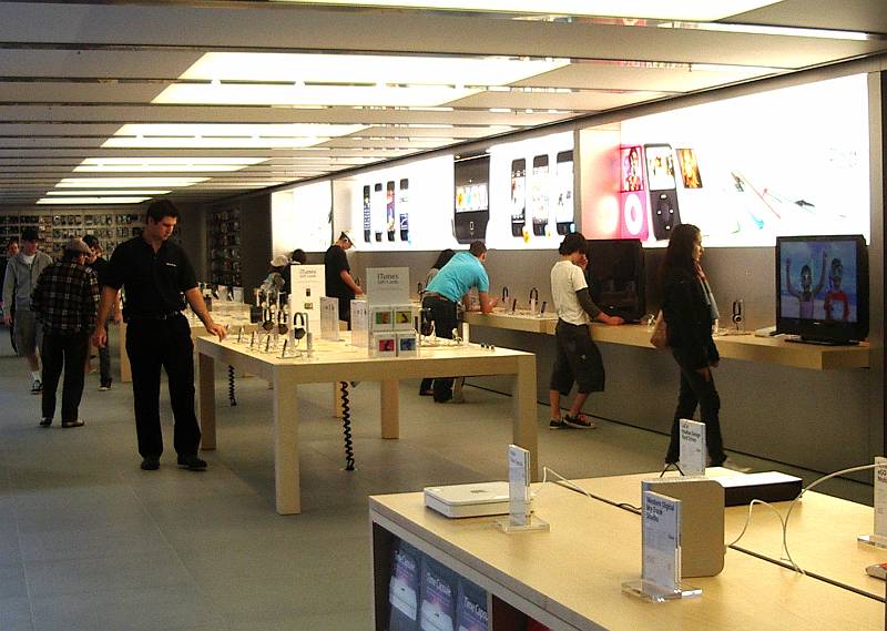 imgp0132.jpg - Middle floor (iPods), Apple Store, Sydney, June 2008