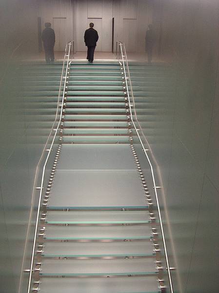 imgp9911.jpg - Glass staircase, Apple Store, Sydney, June 2008