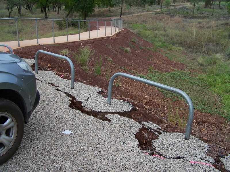 100_1764.JPG - Victoria River: road edge damage from rain