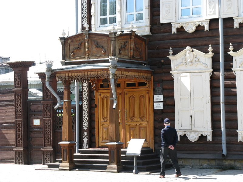 img_2369.jpg - Irkutsk: street of wooden houses