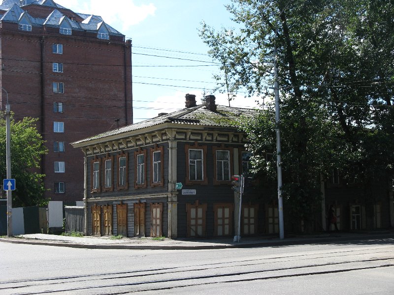 img_2372.jpg - Irkutsk: street of wooden houses