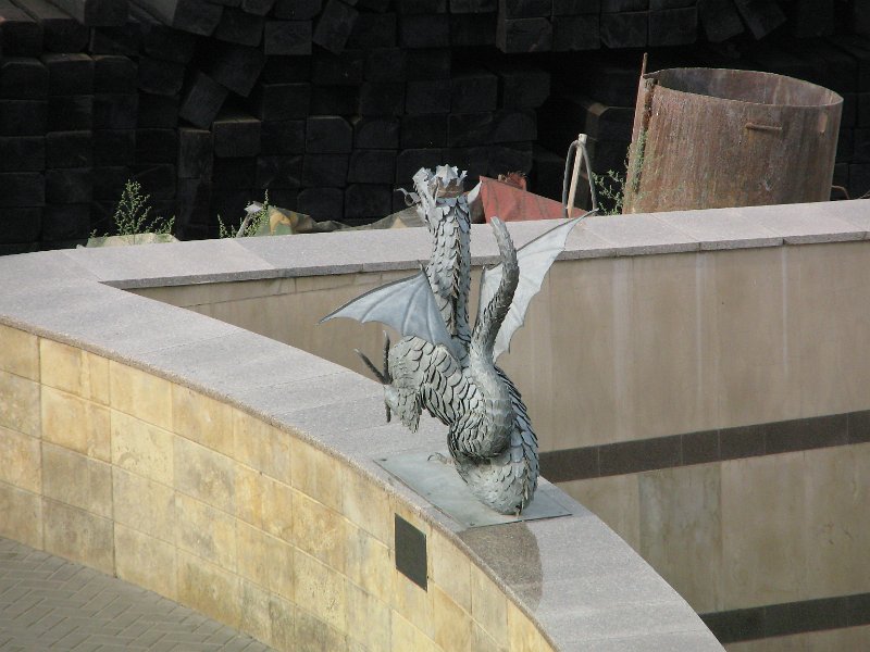 img_4249.jpg - Symbol of Kazan Metro station entrance