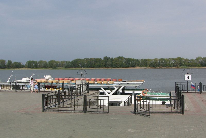 img_4385.jpg - Volga River cruises wharf