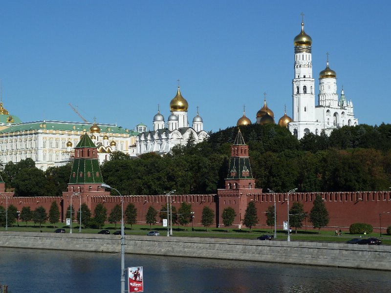 P1000088.JPG - Kremlin wall