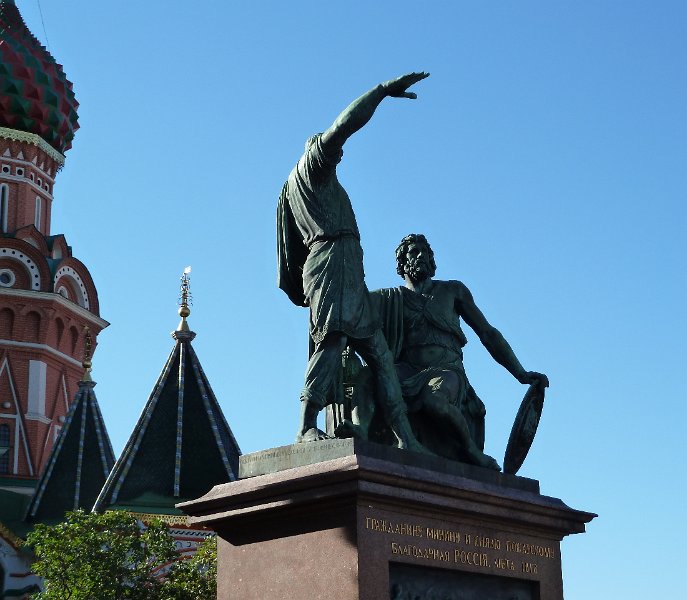 P1000112.JPG - Statue in front of St Basil's Cathedral