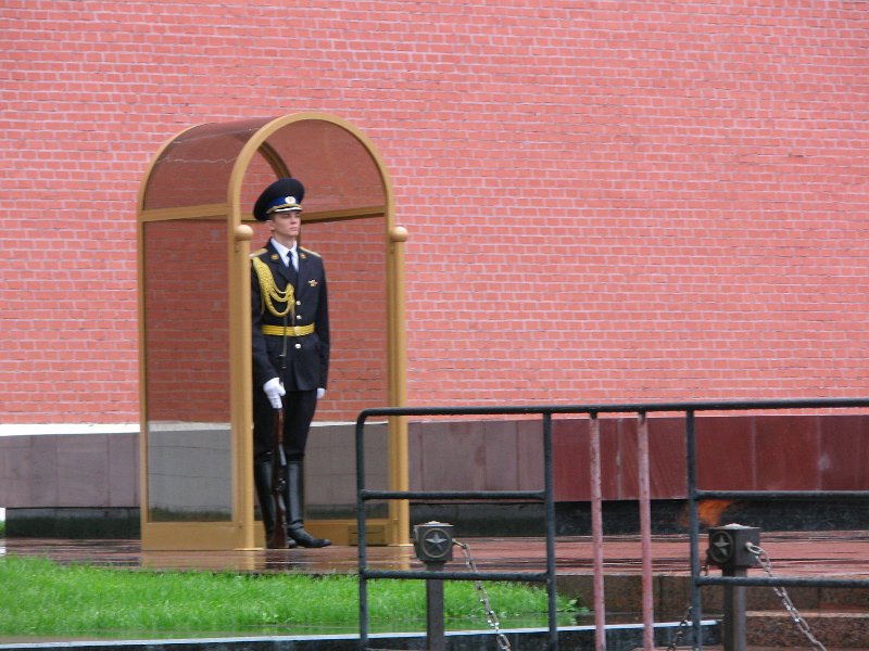 img_4778.jpg - Guard at Tomb of Unknown Soldier, Moscow