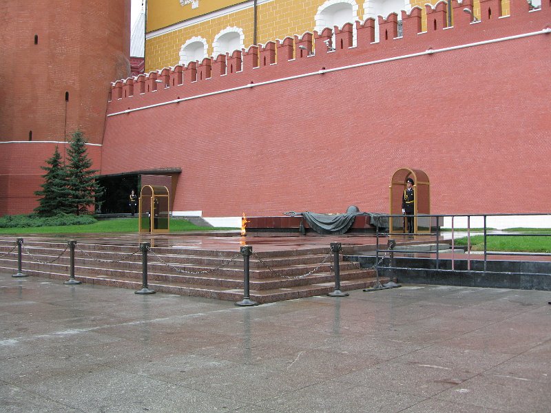 img_4874.jpg - Kremlin wall & Tomb of Unknown Soldier