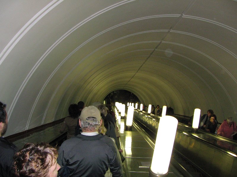 img_4897.jpg - Descending into Moscow Metro