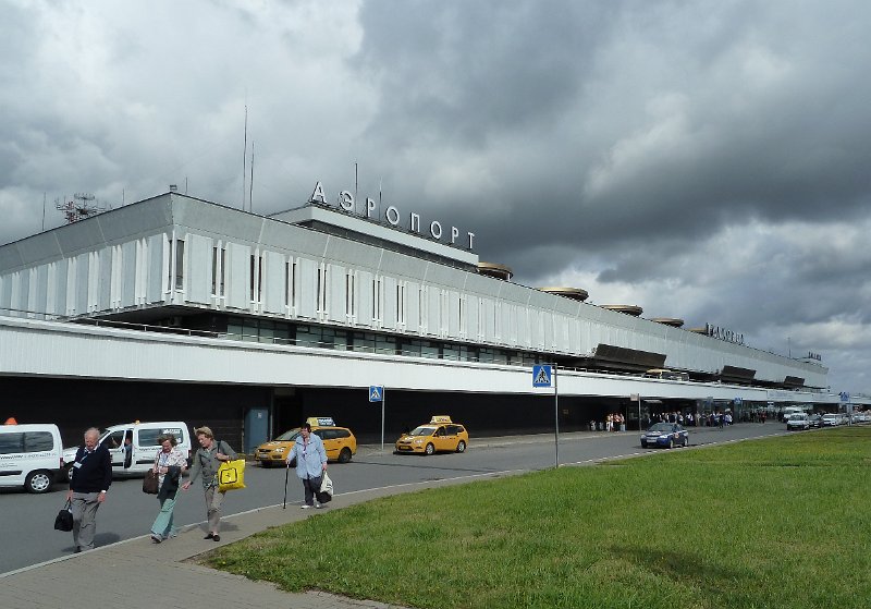 p1000155.jpg - St Petersburg: airport