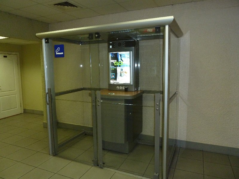 p1000189.jpg - St Petersburg: airport, smokers' room