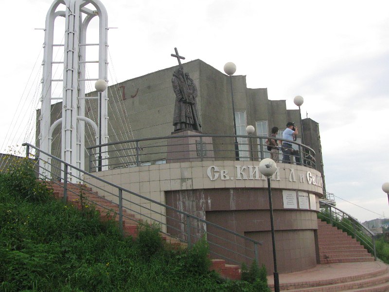 img_2617.jpg - Vladivostok - monument to priests who devised Cyrillic alphabet