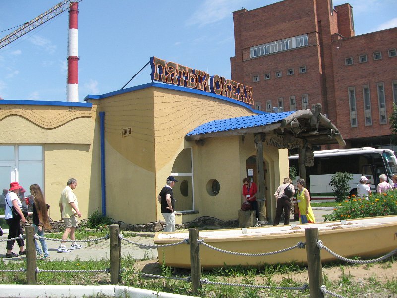 img_2776.jpg - Vladivostok - restaurant at waterfront