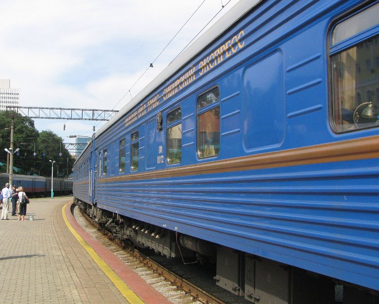 img_2868a.jpg - Golden Eagle arrives at Vladivostok Railway Station