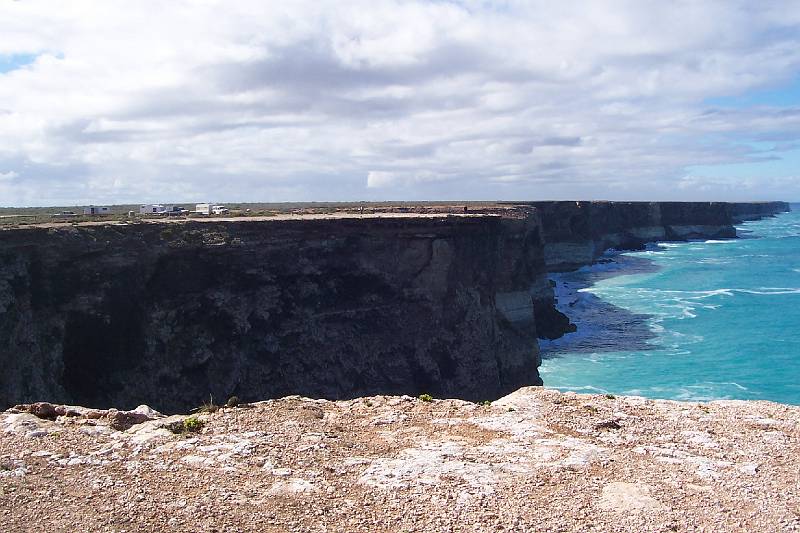 100_1499.jpg - Great Australian Bight - note cars parked at top