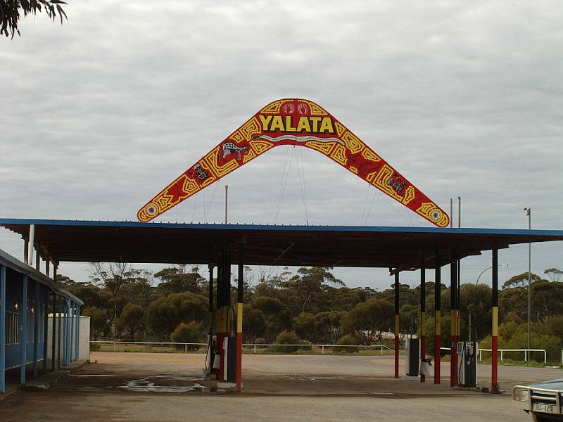 imgp5009.jpg - Yalata Roadhouse