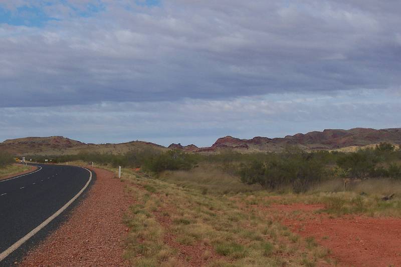 100_1054.jpg - South from Port Hedland towards Karijini