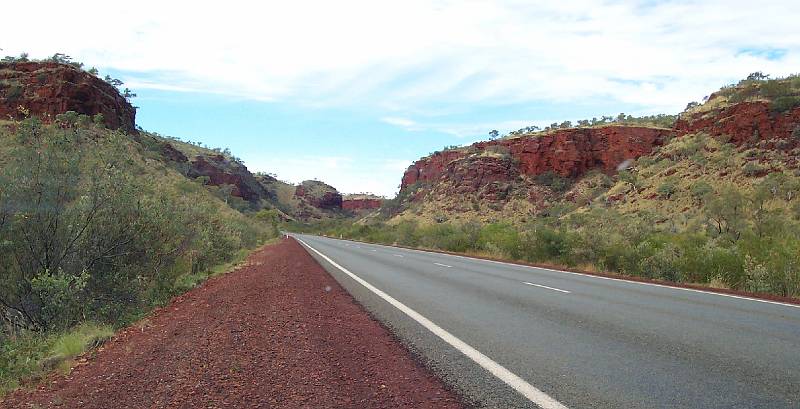 100_1062.jpg - South from Port Hedland towards Karijini