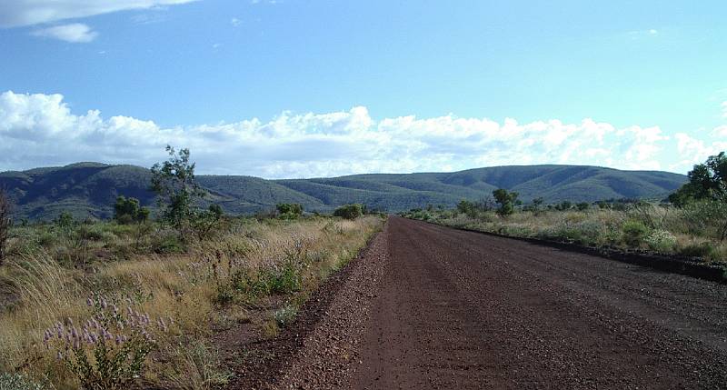 imgp3581.jpg - Good gravel road in to Karijini National Park