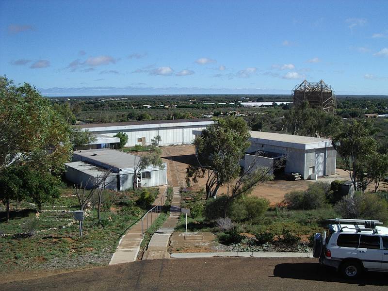 imgp4152.jpg - OTC Satellite Earth Station outbuildings, Carnarvon