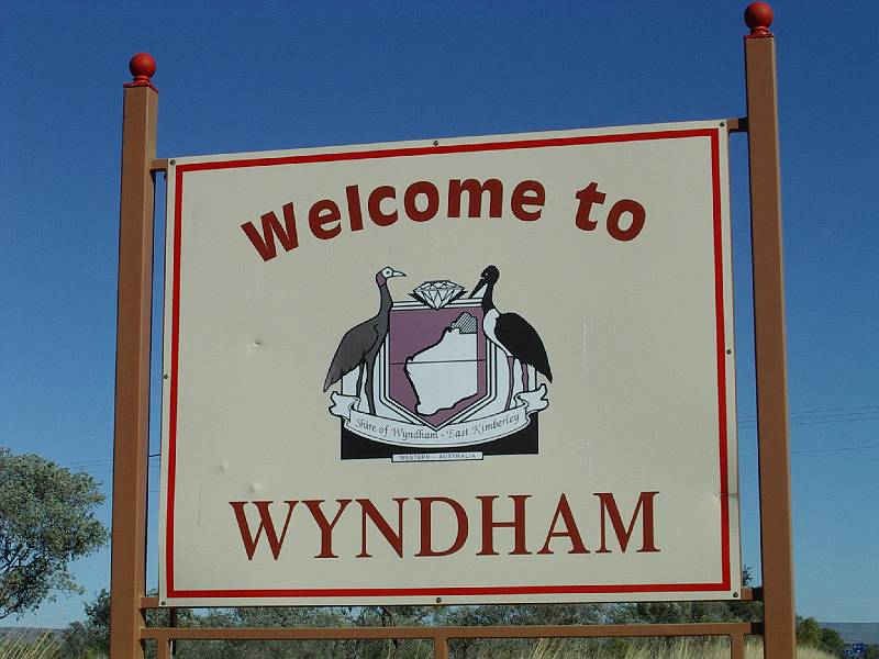 imgp2774.jpg - Wyndham sign