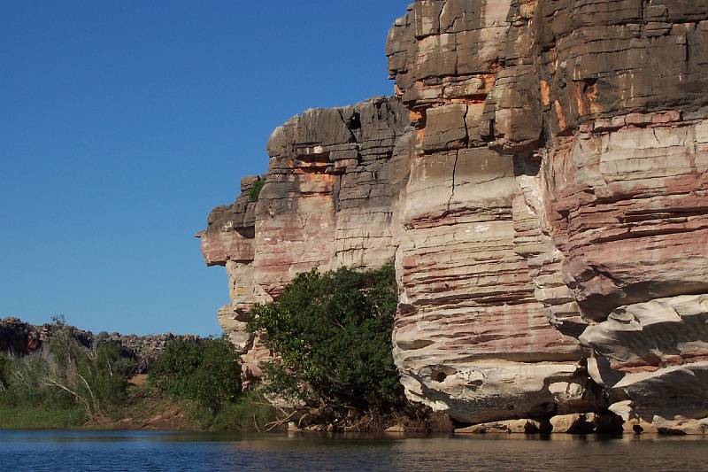 100_0881.jpg - Geike Gorge - "head rock" on left