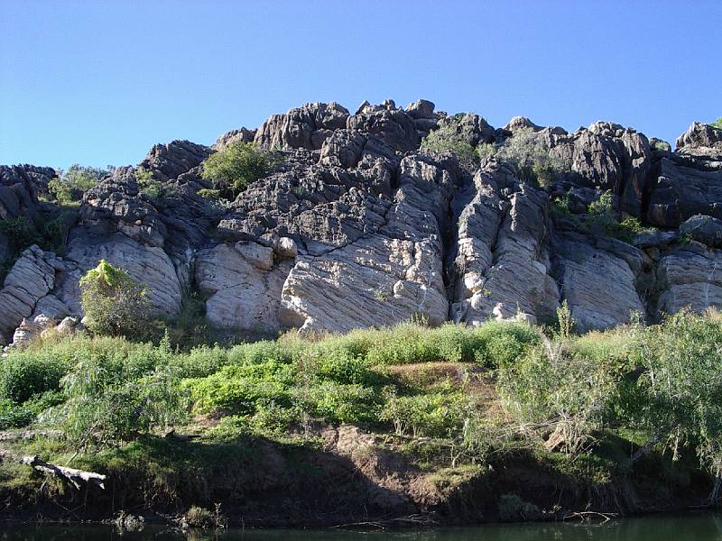 imgp2889.jpg - Geike Gorge - white areas are often underwater during wet season