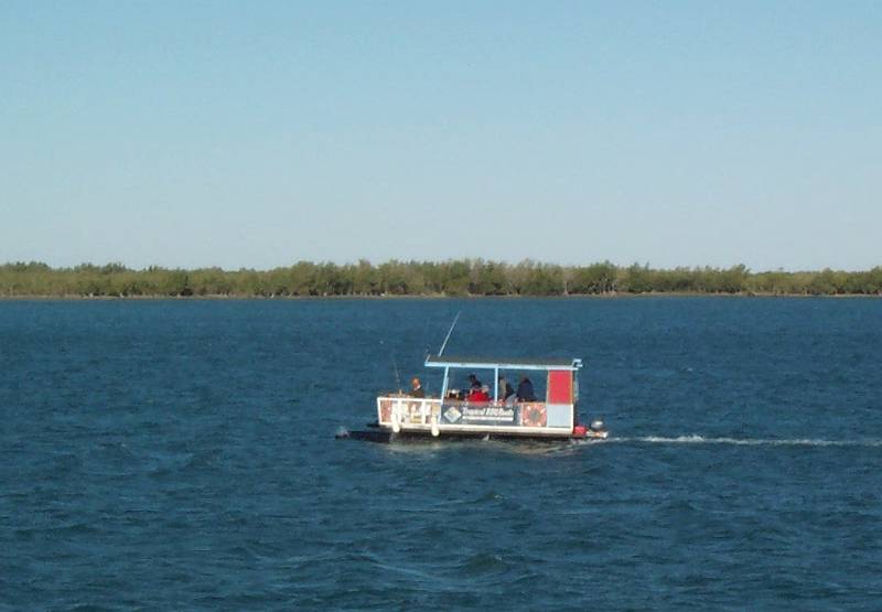 dcp_1176.jpg - Tour boat, Karumba