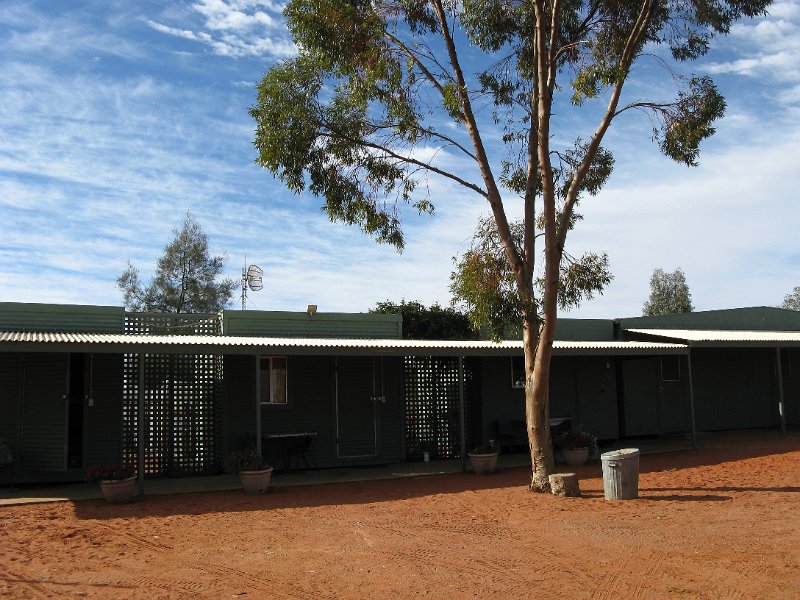 img_01847.jpg - Packsaddle Roadhouse, between Broken Hill and Tibooburra, NSW