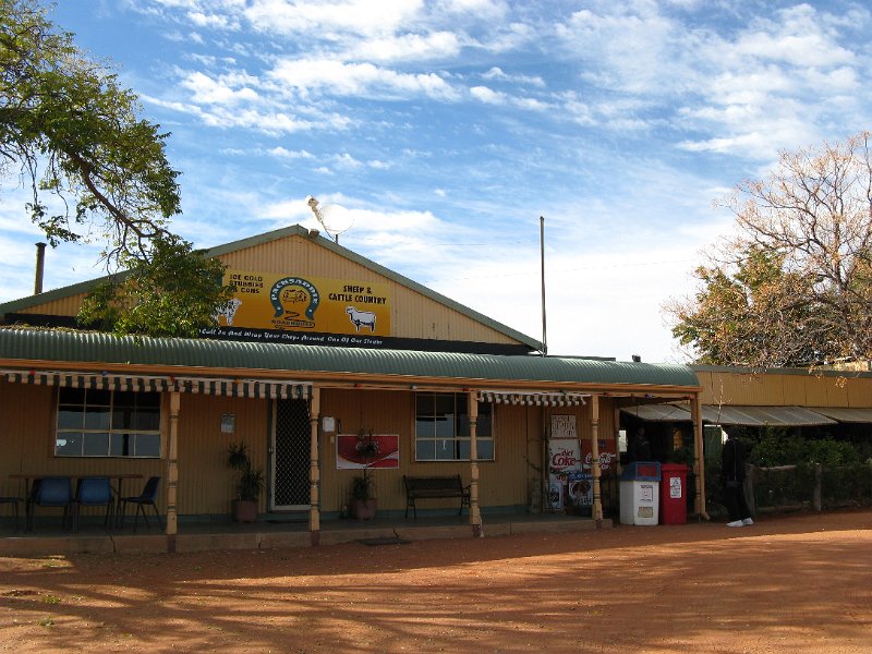 img_01848.jpg - Packsaddle Roadhouse, between Broken Hill and Tibooburra, NSW