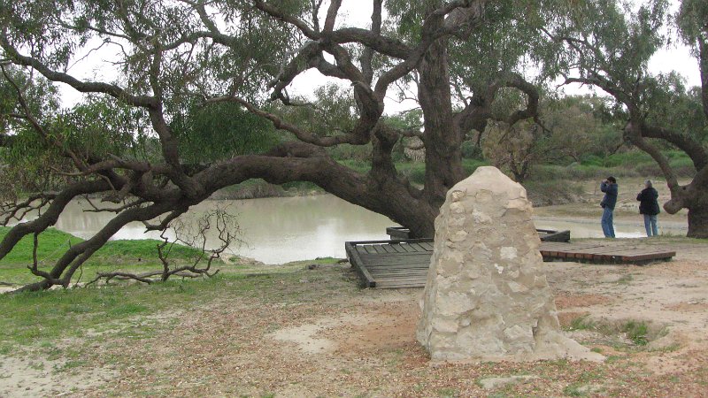 img_1480.jpg - Dig Tree at Bullah Bullah Waterhole on Cooper Creek