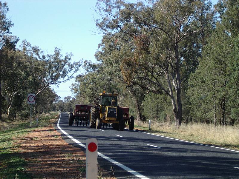 imgp5034.jpg - Obstacles on country roads