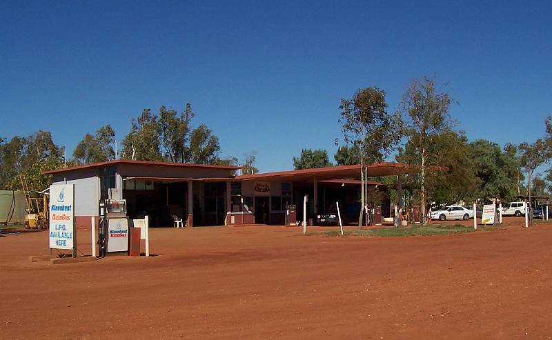 100_1162.jpg - Fortescue River roadhouse