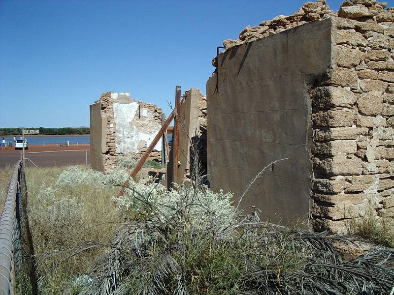 imgp3783.jpg - Cossack - ruins of stores