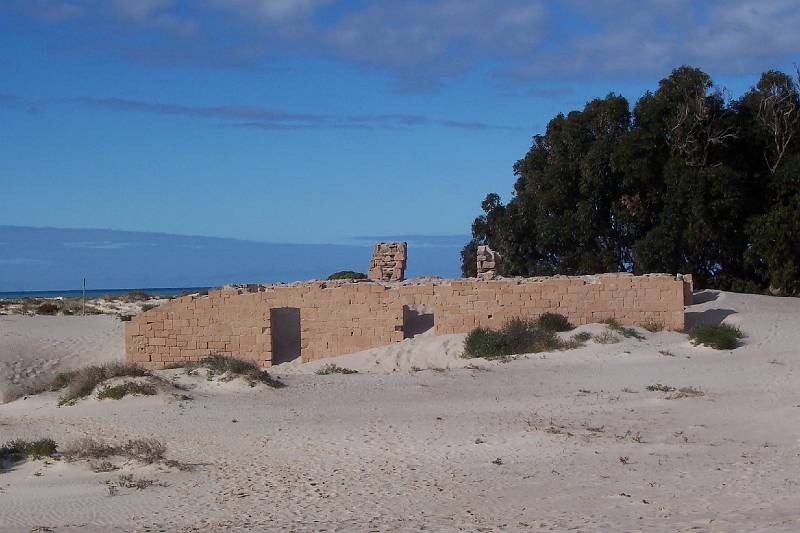 100_1470.jpg - Eucla, abandoned telegraph station