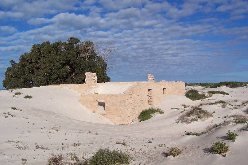 100_1473.jpg - Eucla, abandoned telegraph station