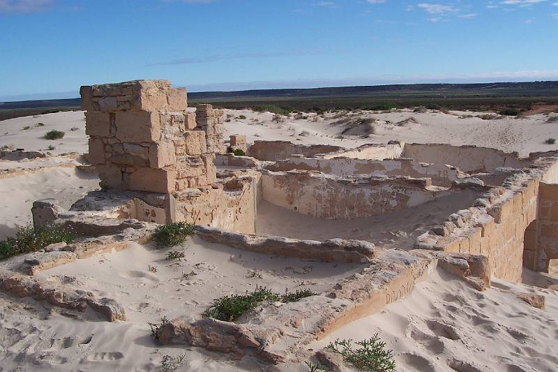 100_1476.jpg - Eucla, abandoned telegraph station