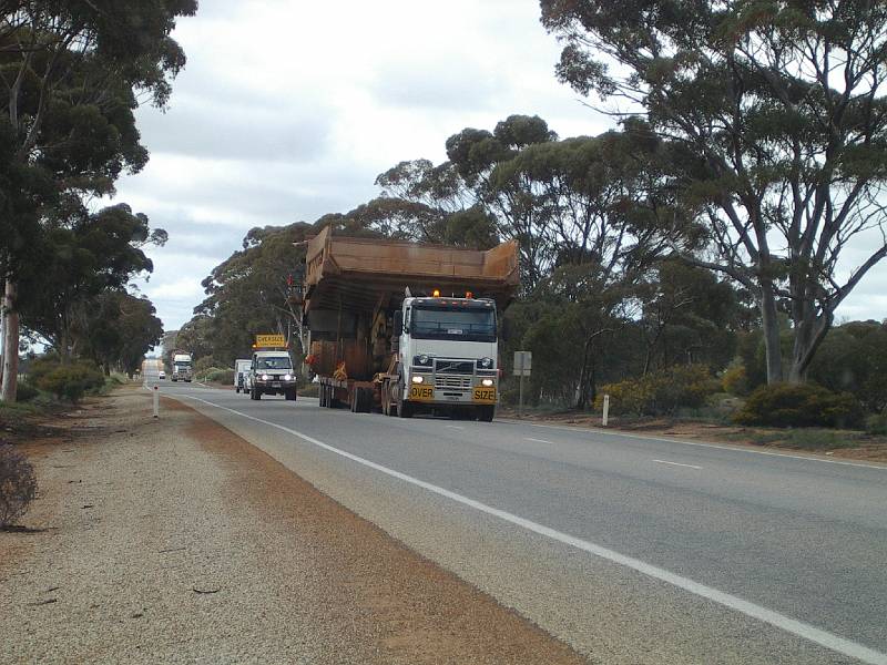 imgp4715.jpg - On main road from Perth to Kalgoorlie - truck hauling mine truck