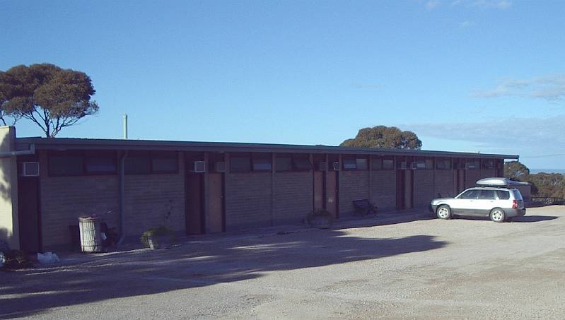 imgp4844.jpg - Motel units at Eucla Hotel