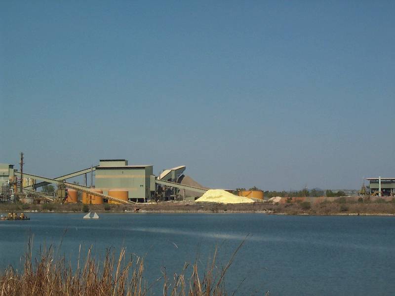 dcp_1337.jpg - Ranger Uranium Mine (the yellow is sulphur)